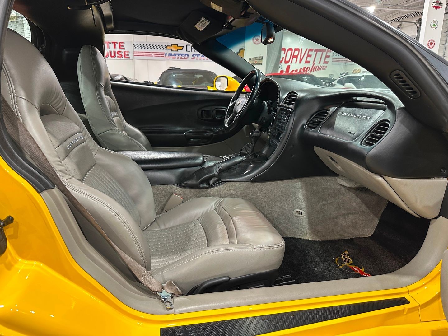 2003 [79U] Millennium Yellow Chevrolet Corvette   | C5 Corvette Photo 10