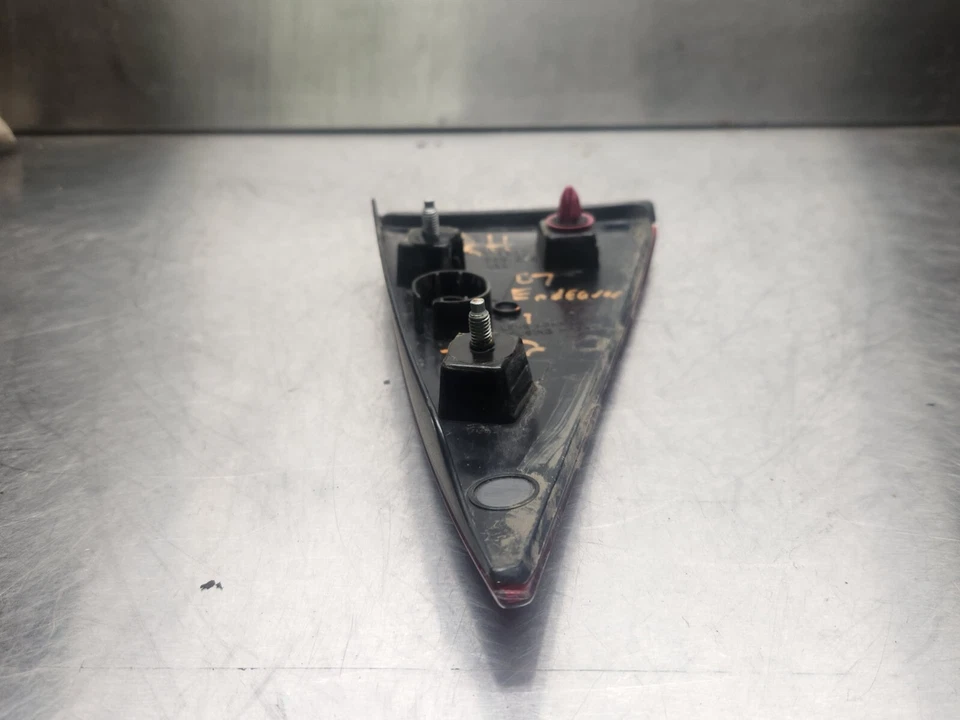 Conjunto de luces traseras reflectoras traseras derecha Mitsubishi Endeavor 2006-2008 MR574540 Foto 3 de 4