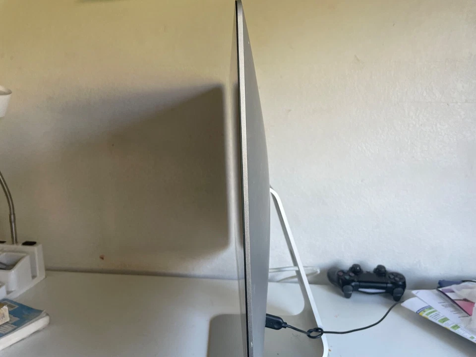 IMAC (1TB FUSION Intel core I5 6th gen 3 GHZ 8GB RAM 4K retina 21.5 inch) Silver - Image 4 of 4