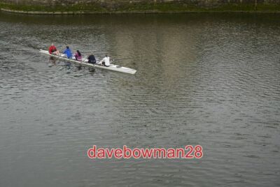 FOTO RUDERN IN DEN DOCKS DIESE DAMEN COXED VIER BEKAM FRÜHSOMMER ETWAS