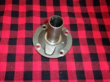 FORD T10 BEARING RETAINER W/SEAL NEW  T85P-6  2603001 C5AZ-7050-E  NOS JEEP T150