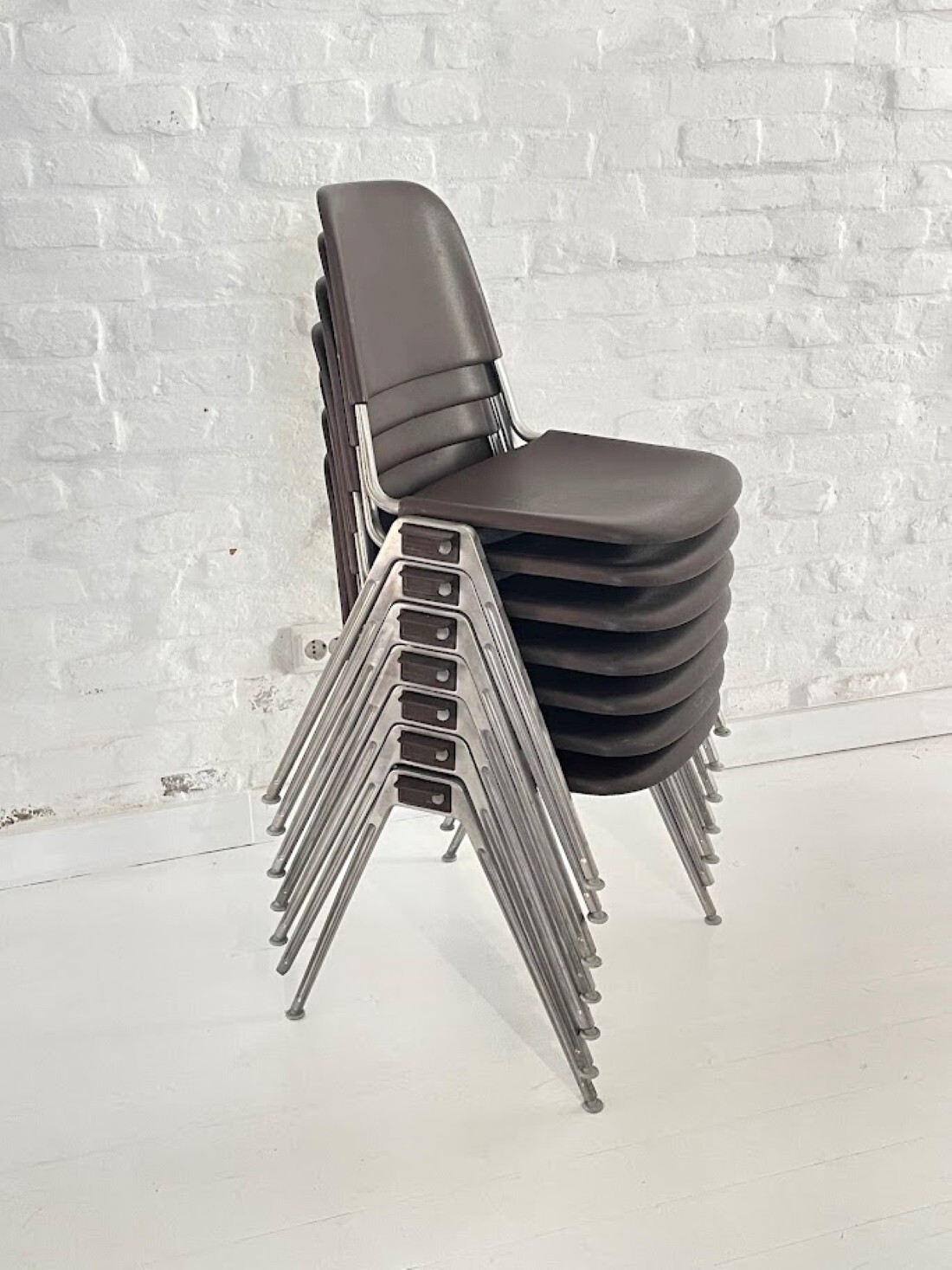 Vintage Knoll International 1601 Model stackable chairs by Don Albinson 1970s