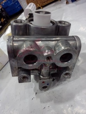 Opened box For Bendix K078420 Volvo 85135349 ATR-6 Brake Relay Traction Valve