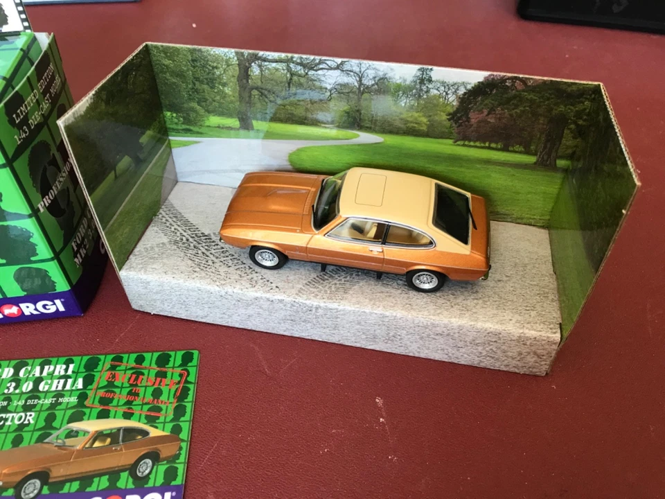 CORGI 1/43 BODIES 1976 FORD CAPRI MK2 3.0 GHIA (THE PROFESSIONALS) GOLD CP15401 - Image 2 of 4