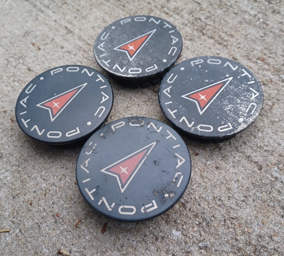 Pontiac Grand Prix, Vibe, Montana Juego de 4 tapas centrales, 1999-2008 p/n 9593169 D1 Foto 2 de 3