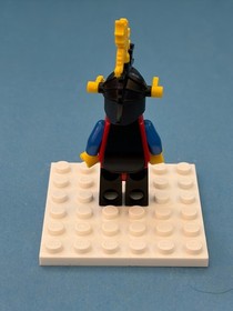 LEGO Castle Dragon Knights Minifig cas18a - Knight 2 - Scratches/No Cracks