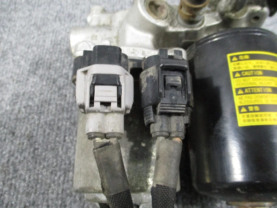 Actuador bomba freno antibloqueo ABS 2010-2015 Toyota Prius 47070-47050 OEM Foto 3 de 4