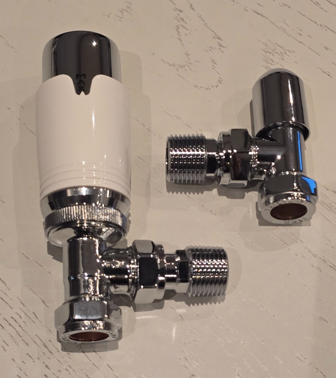 Thermostatic Radiator Valve Angled TRV & Lockshield 15mm TC Chrome White