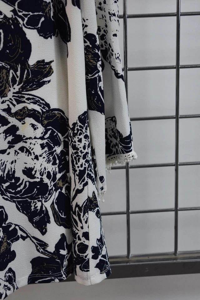 Hanna 香蕉黑色白色花卉女孩连衣裙 7 码出售 df — 第 4/4 张图片