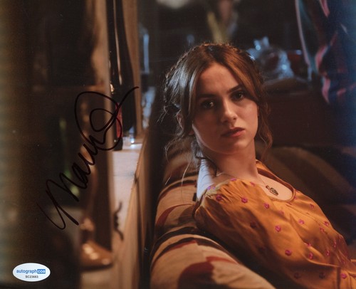 Maude Apatow Sexy Euphoria Autographed Signed 8x10 Photo ACOA - Picture 1 of 2