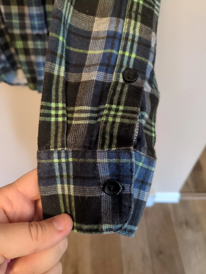 VOLCOM Flannel Plaid Long Sleeve  "Modern Fit" Size -LARGE Work wear  - Image 4 of 4