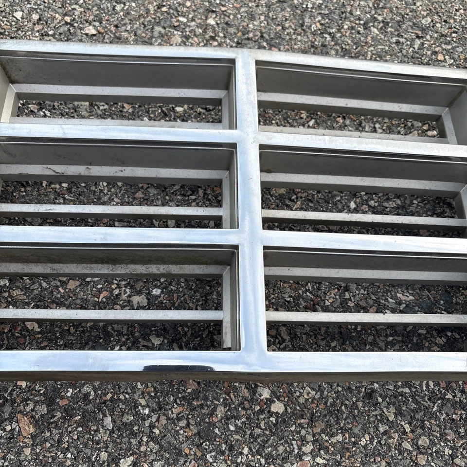 1981-85 道奇 D150 d250 ram grill 插件 oem 二手 — 第 4/4 张图片