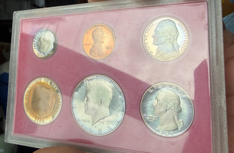 1982-S  Toned- Clad Proof Set  Really nice looking colors RARE FIND! GORGEOUS