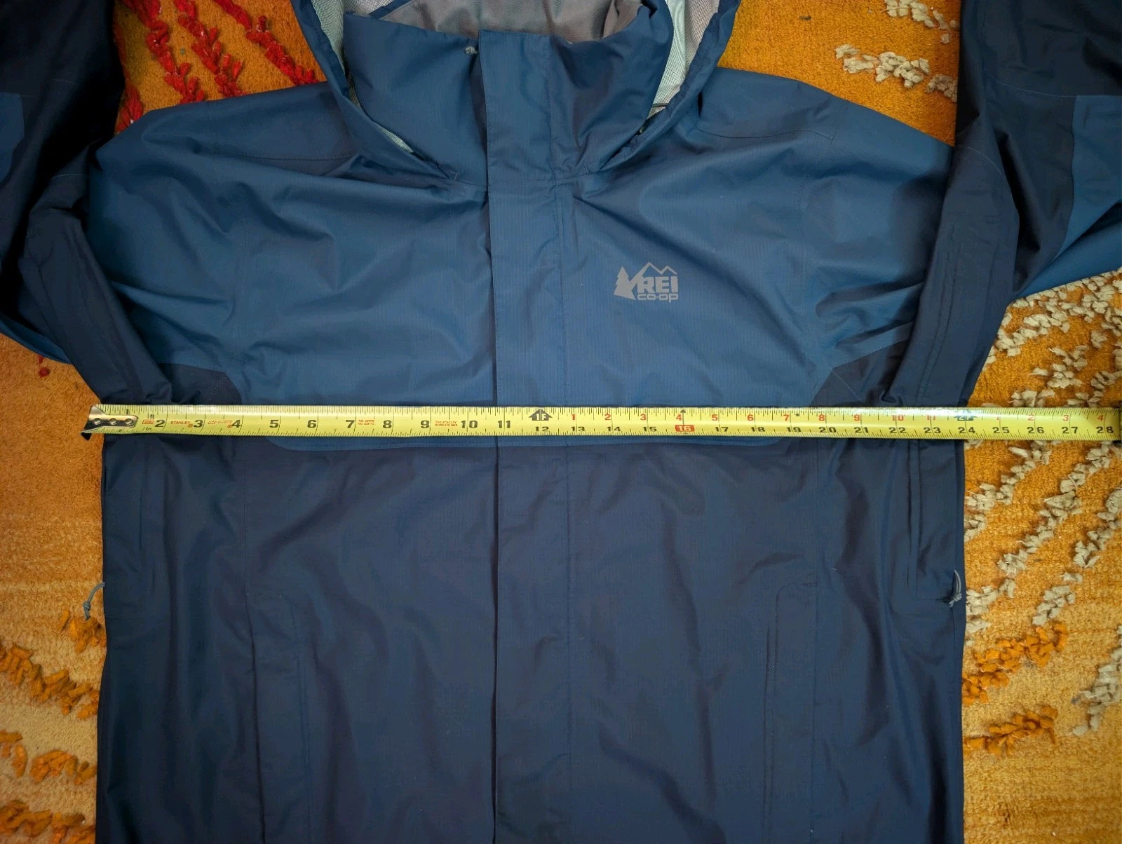 REI Co-Op Peak 2.5L Rain Jacket W/Pit Zips Full Zip Hooded Men’s MED - product detail image 9