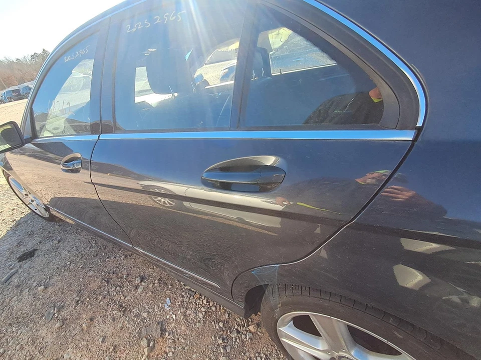 Used Rear Left Door Assembly Rear Side fits: 2010 Mercedes-benz Mercedes c-class Foto 2 de 4
