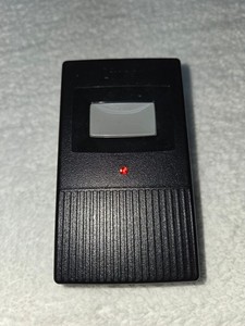 Linear MT-1B 318 MHz gate/garage opener remote control - used