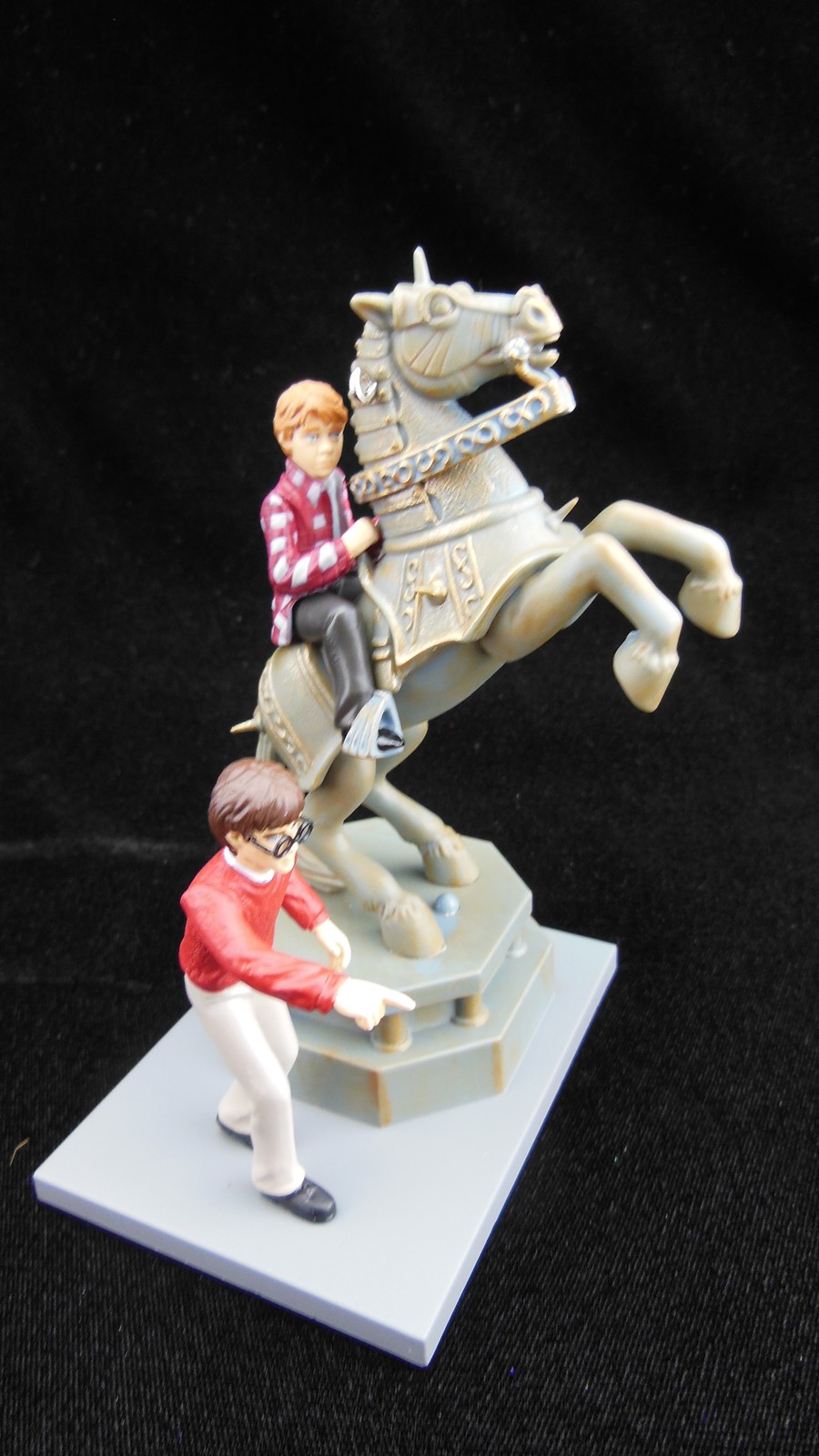 Hallmark Keepsake 2017 A Dangerous Game Harry Potter Ornament NIB