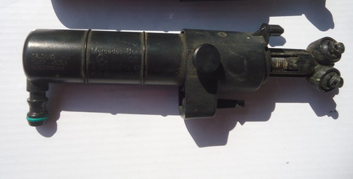 Mercedes W204 Scheinwerferreinigungsdüse SWR Spritzdüse A2048600347 links