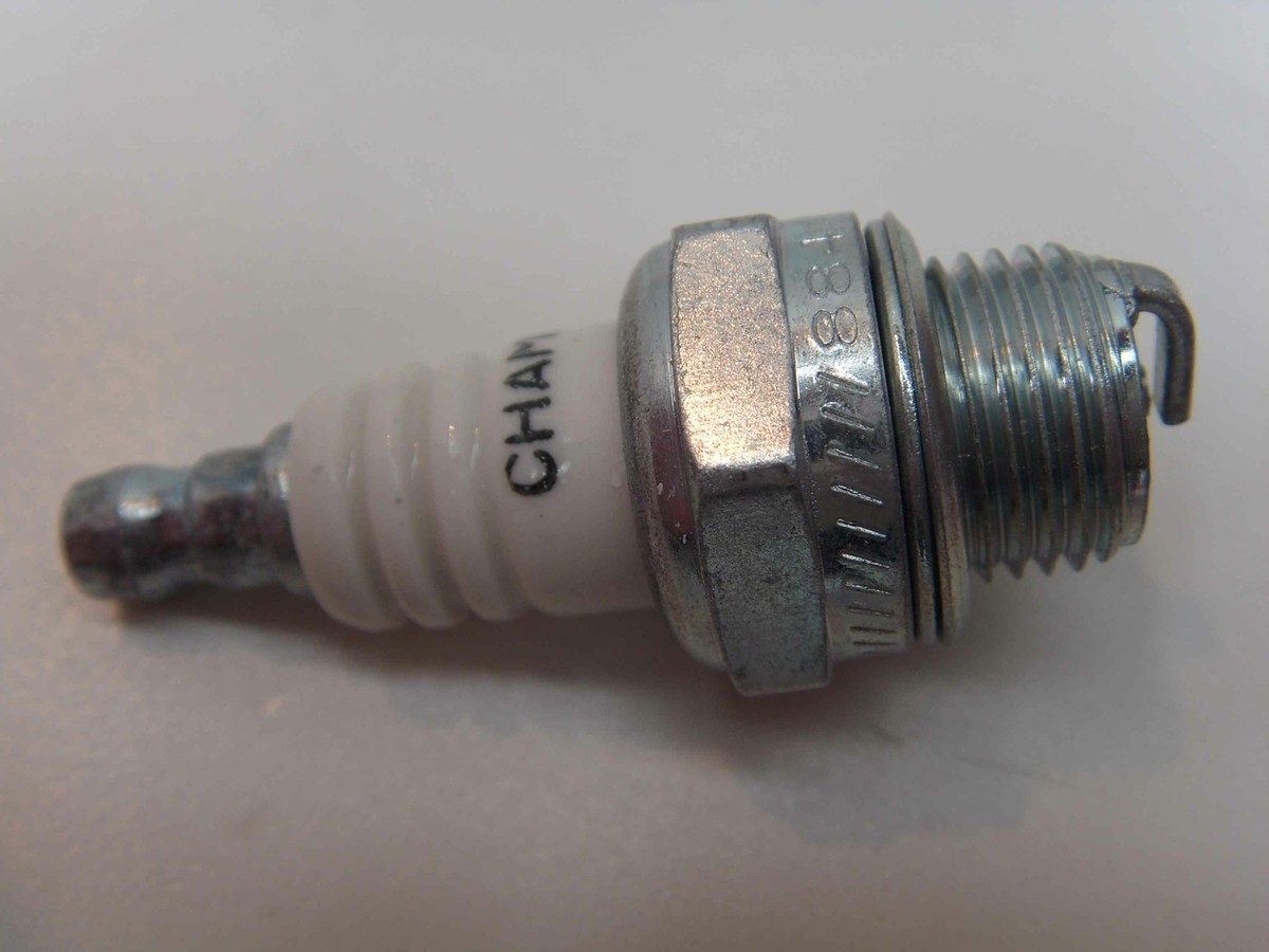 Candele Motosega Universali 3 Candele Accensione CMR7H Universali - Per Tosaerba, Motosega, Decespugliatore, Soffiatore Motore Decespugliatore - Foto 12