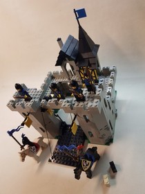 LEGO 6073 Knight's Castle 1984 Black Knights Castle 6073-1 Black Falcons #2