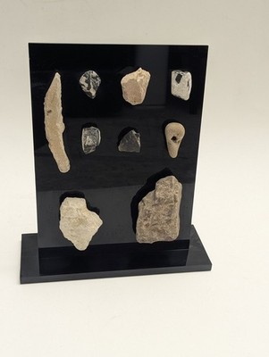 Native American Stone Tools & Flakes Display Flint/Chert Artifacts Collection