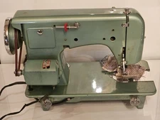 Vintage MORSE Zig Zag Sewing Machine Model TZ-7 Green w/ Foot Pedal Accessories