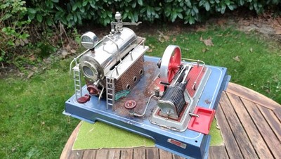 Stehende Wilesco D20 Dampfmaschine STEAM ENGINE mit Manometer ohne Schornstein