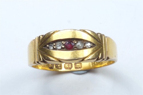 LOVELY ANTIQUE ENGLISH 18K GOLD RUBY & DIAMOND 5 STONE RING c1888 - Picture 8 of 8