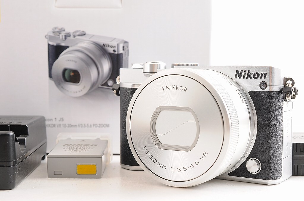 〓 美品 〓 ニコン Nikon 1 J5 10-30mm 30-110mm ダブルレンズ