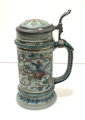 S P Gerz Pottery Etched 0.5L Stein Hunting Scene #265 Inlaid Lid Blue Background