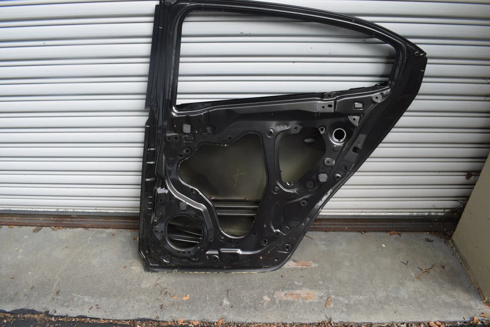 Mazda 2014-2015 3 puerta trasera derecha exterior de fábrica OEM] Foto 4 de 4