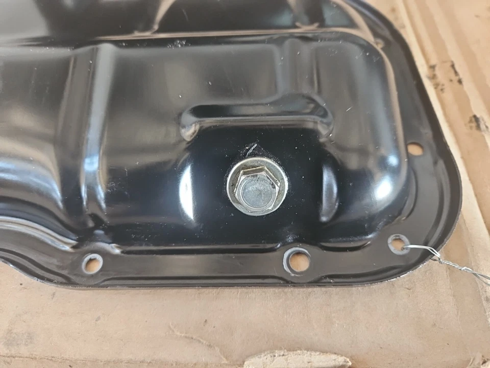 Нижний поддон масла в сборе для двигателя Lexus CT200h Toyota Prius 11-17 12102-37010 - Изображение 3 из 4