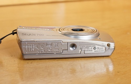 Olympus Stylus 700 All Weather Digital Camera 7.1MP 3x Zoom Silver Tested READ! - Picture 6 of 6