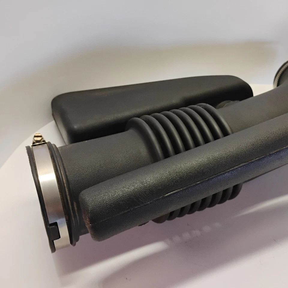 Tubo de admisión Mercury Grand Marquis 2005-2011 con abrazaderas OEM Foto 2 de 4