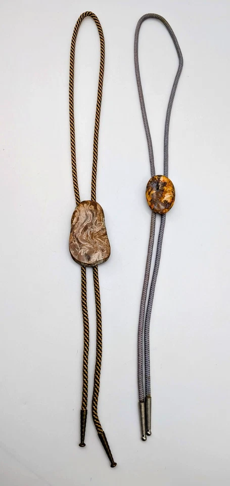 (2) Западные галстуки-боло из натурального камня 34 дюйма шнуры из яшмы и/или агата с металлическими наконечниками - Изображение 2 из 4