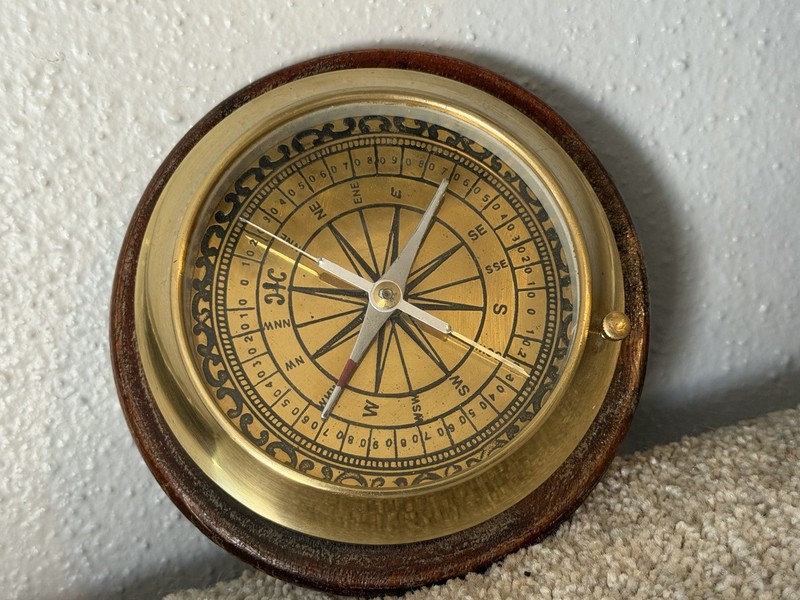 Brass Nautical Compass Brass w Wooden Base Locking Needle Maritime Decor 5 1/2”