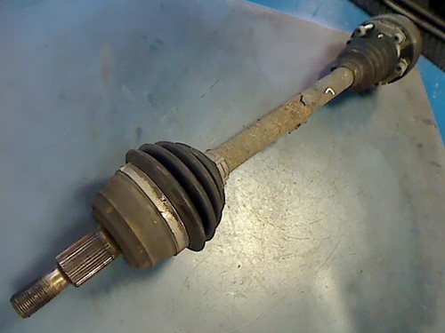 Antriebswelle Links Vorne AKQ VW Golf 1.4 55 KW 75 PS 191501 Km