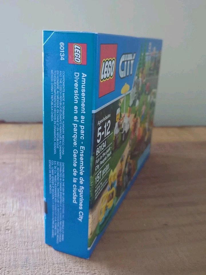 LEGO 60134 City Fun in the park Minifig SEALED Set 2016 RETIRED  - Image 4 of 4