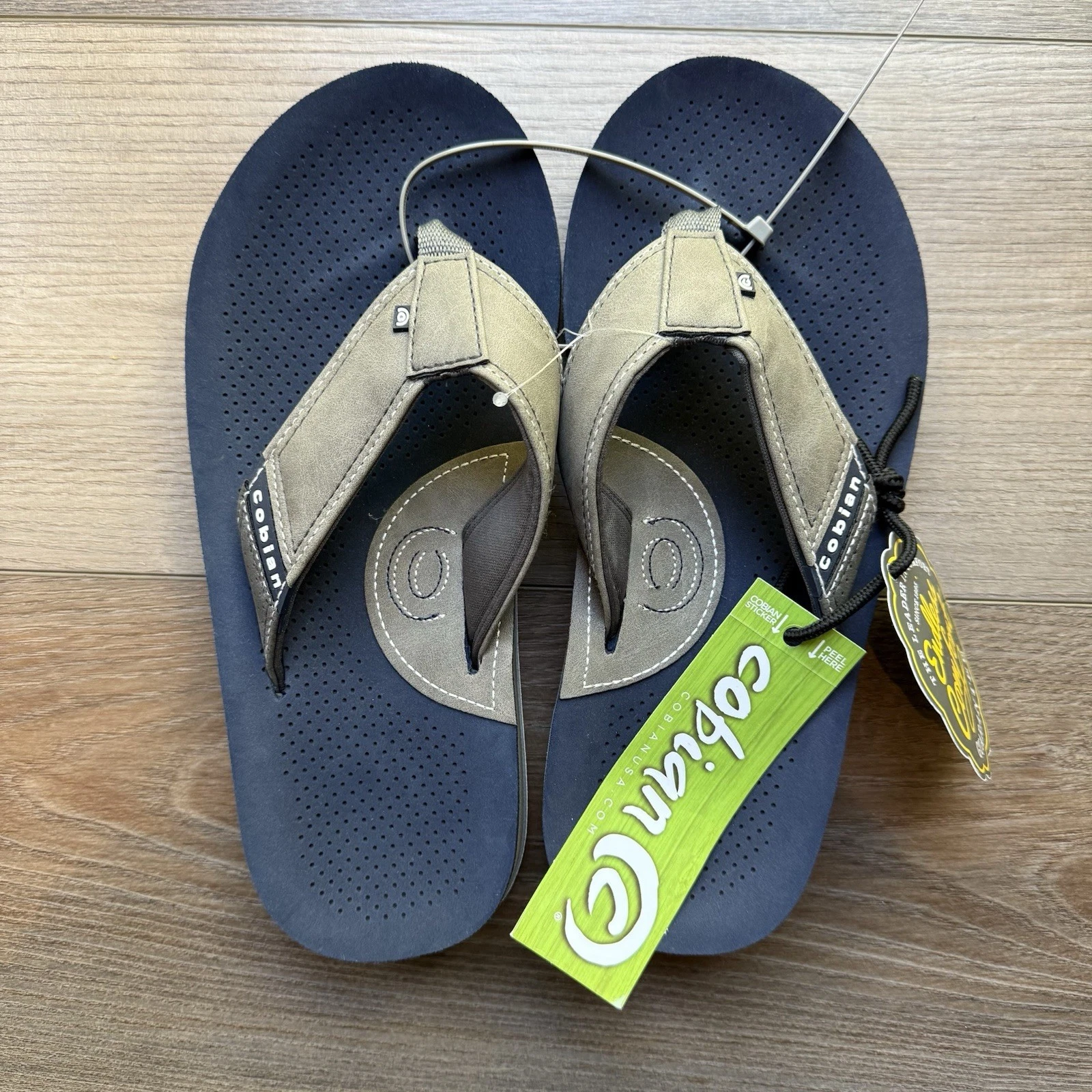 Men’s Size 8 Cobian ARV 19 Flip Flops Sandals Blue