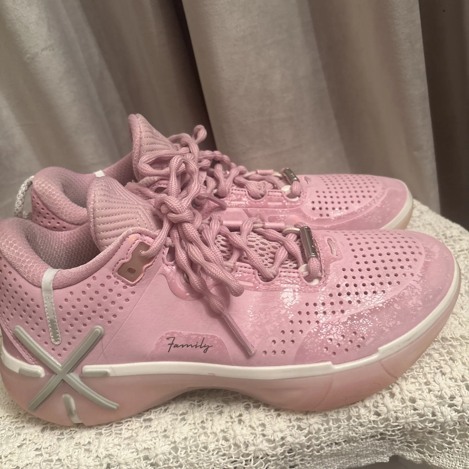 Li Ning Way of Wade 808 4 Ultra Family Love Sneakers Pink Women's Size 8
Opens in a new window or ta