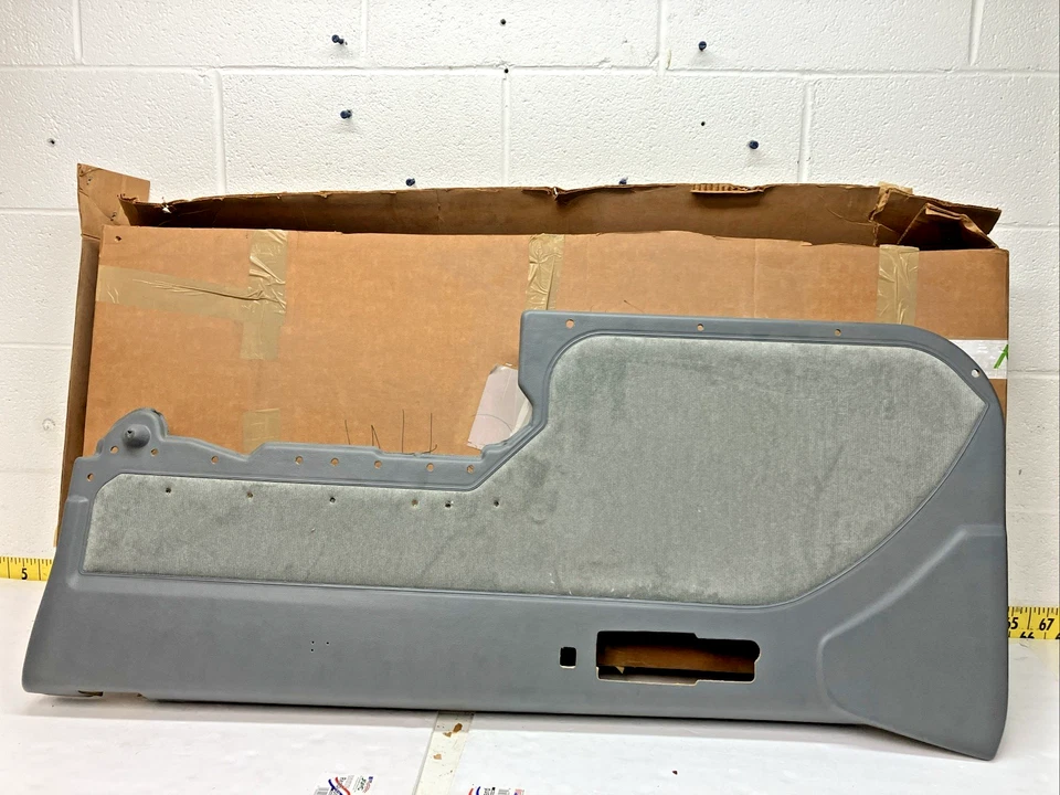 Nuevo panel de puerta gris interior delantero derecho GM 10053802 Chevy/GMC serie C/K (GM1) FABRICANTE DE EQUIPOS ORIGINALES Foto 2 de 4