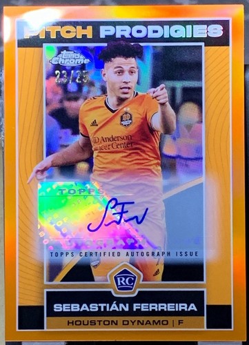 2023 Topps Chrome MLS Sebastian Ferreira RC Pitch Auto Arancione 23/25 - Foto 1 di 2