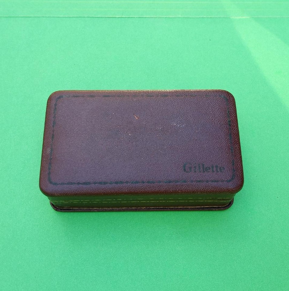 VINTAGE GILLETTE GOLD ARISTOCRAT RAZOR NEW in BOX BLADES UNUSED