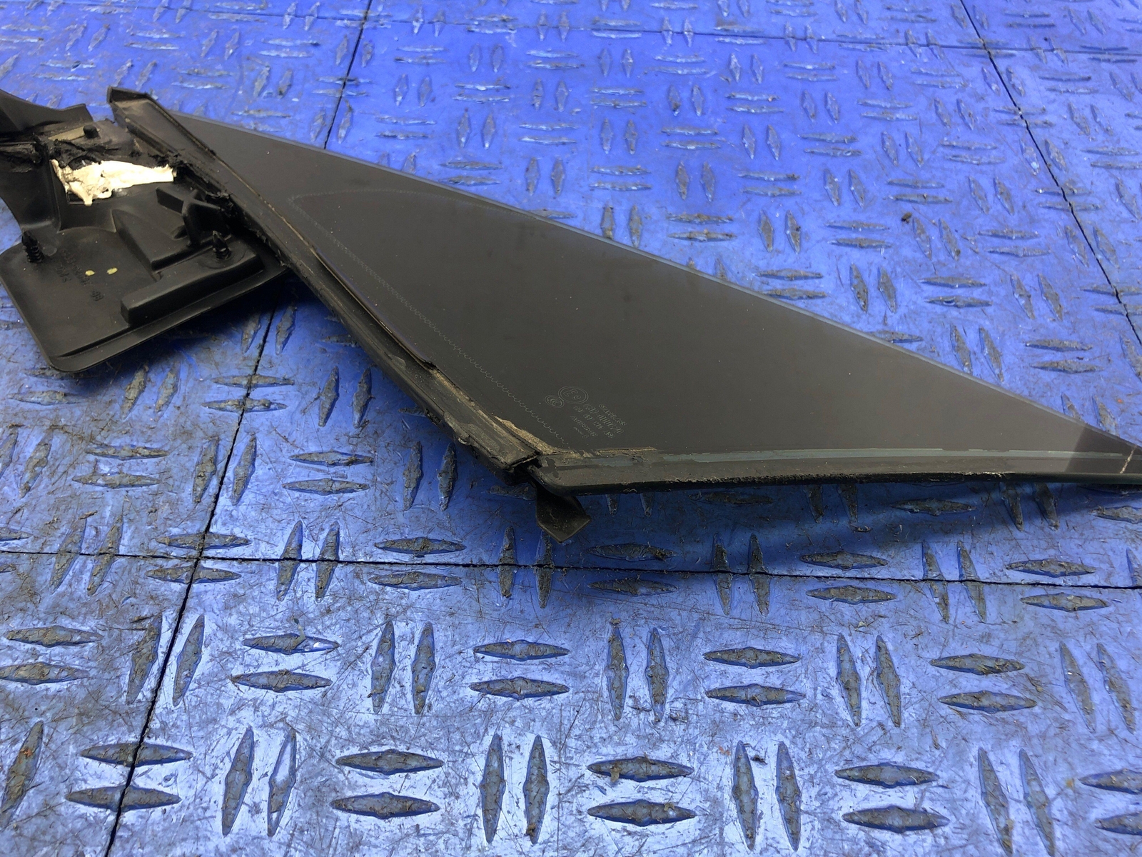 2006-2018 ASTON MARTIN VANTAGE V8 FRONT LEFT DOOR WINDOW GLASS VENT OEM 2007