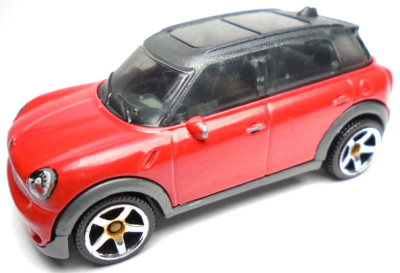 2020 MATCHBOX '11 MINI COOPER COUNTRYMAN RED 1:64 DIECAST 2.5'' CAR W SILVER RIMS