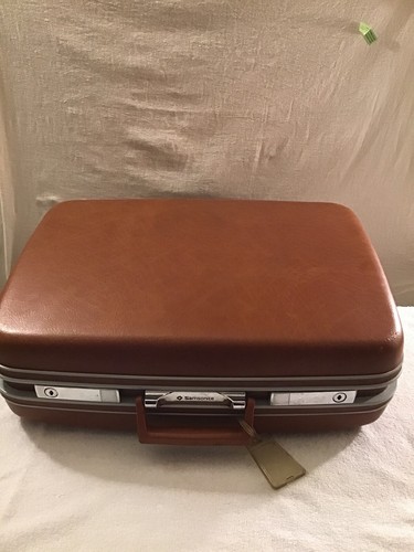 SAMSONITE HARD SHELL PLASTIC SUITCASE 