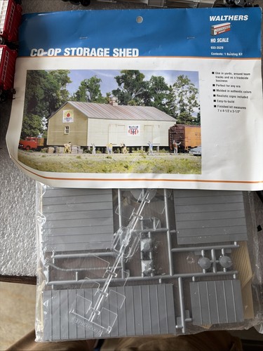 Walthers 3529 Co-Op Storage Shed