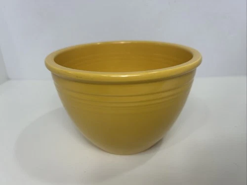 Vintage Yellow Fiesta Ware #4 Mixing Nesting Bowl 7 3/4” OD. Very Clean