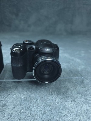 Fujifilm FinePix S2980 Digital Camera 14MP 18x Optical Zoom Black LCD Bag