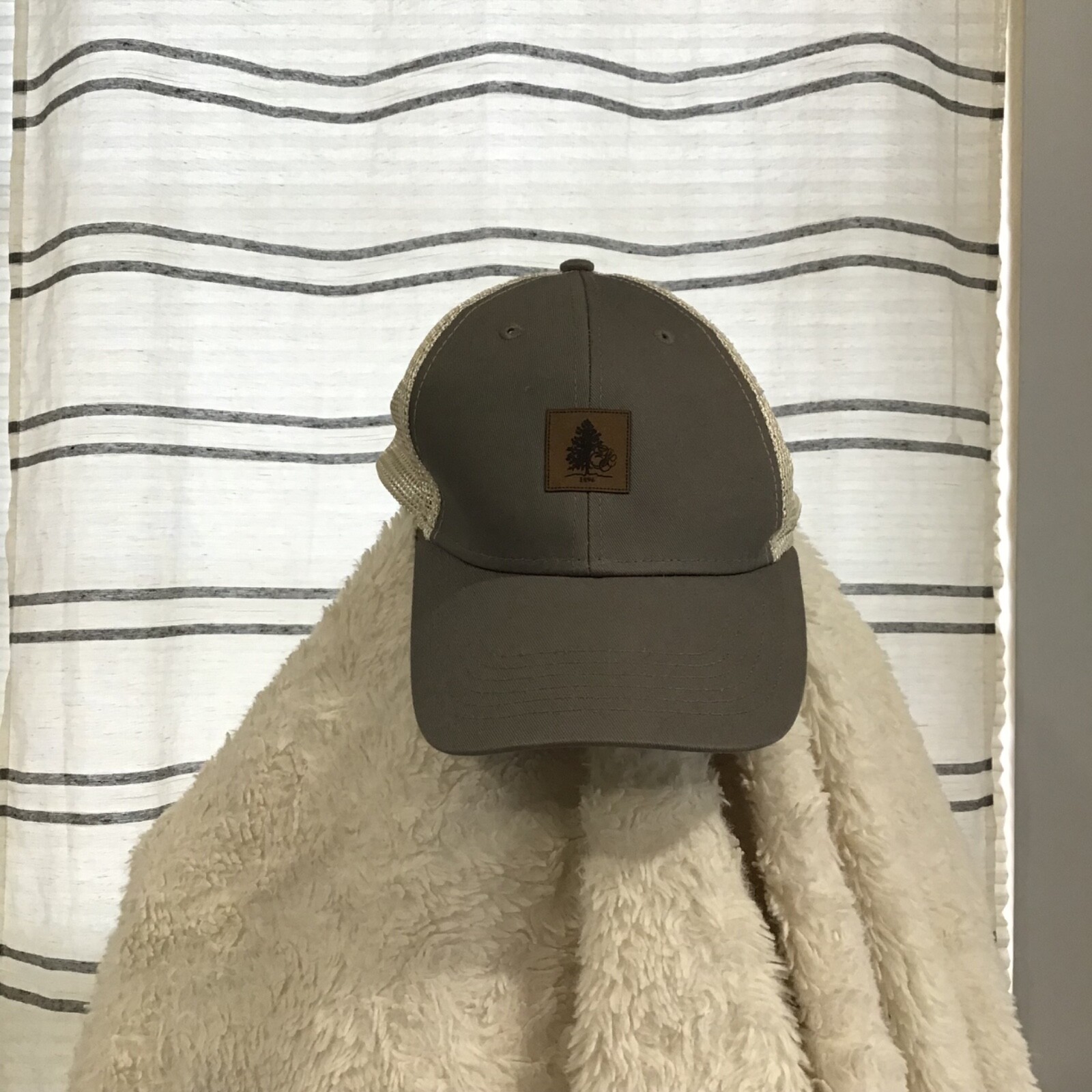 Omperial Men Adjustable Pine Tree Trucker Hat for Hiking Camping Outdoors